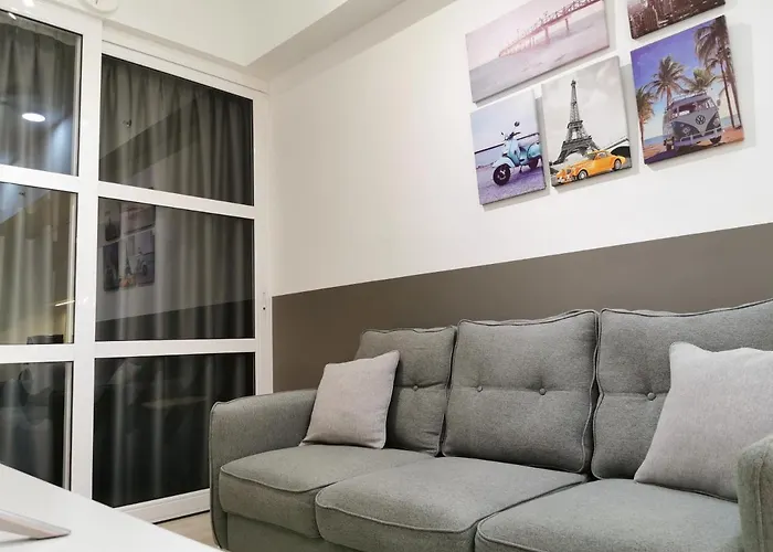 Revo At Aurora Place, Pavilion 2, 5 Minutes To Axiata Arena Bukit Jalil Free Wifi By De Harlequins Guesthouse