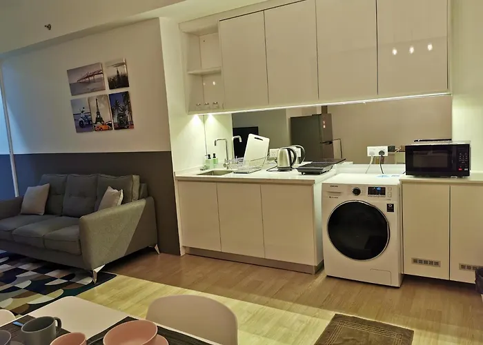 Revo At Aurora Place, Pavilion 2, 5 Minutes To Axiata Arena Bukit Jalil Free Wifi By De Harlequins Guesthouse