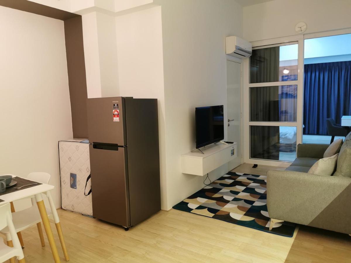 Revo At Aurora Place: Pavilion 2 Near Axiata Arena Apartment *