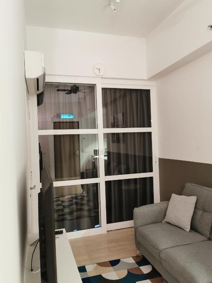 Apartment Revo At Aurora Place: Pavilion 2 Near Axiata Arena *