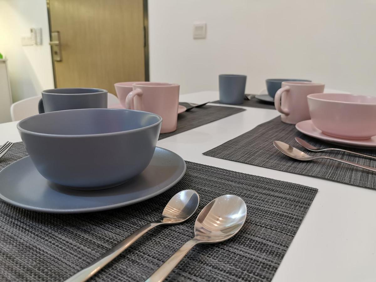 Apartment Revo At Aurora Place: Pavilion 2 Near Axiata Arena