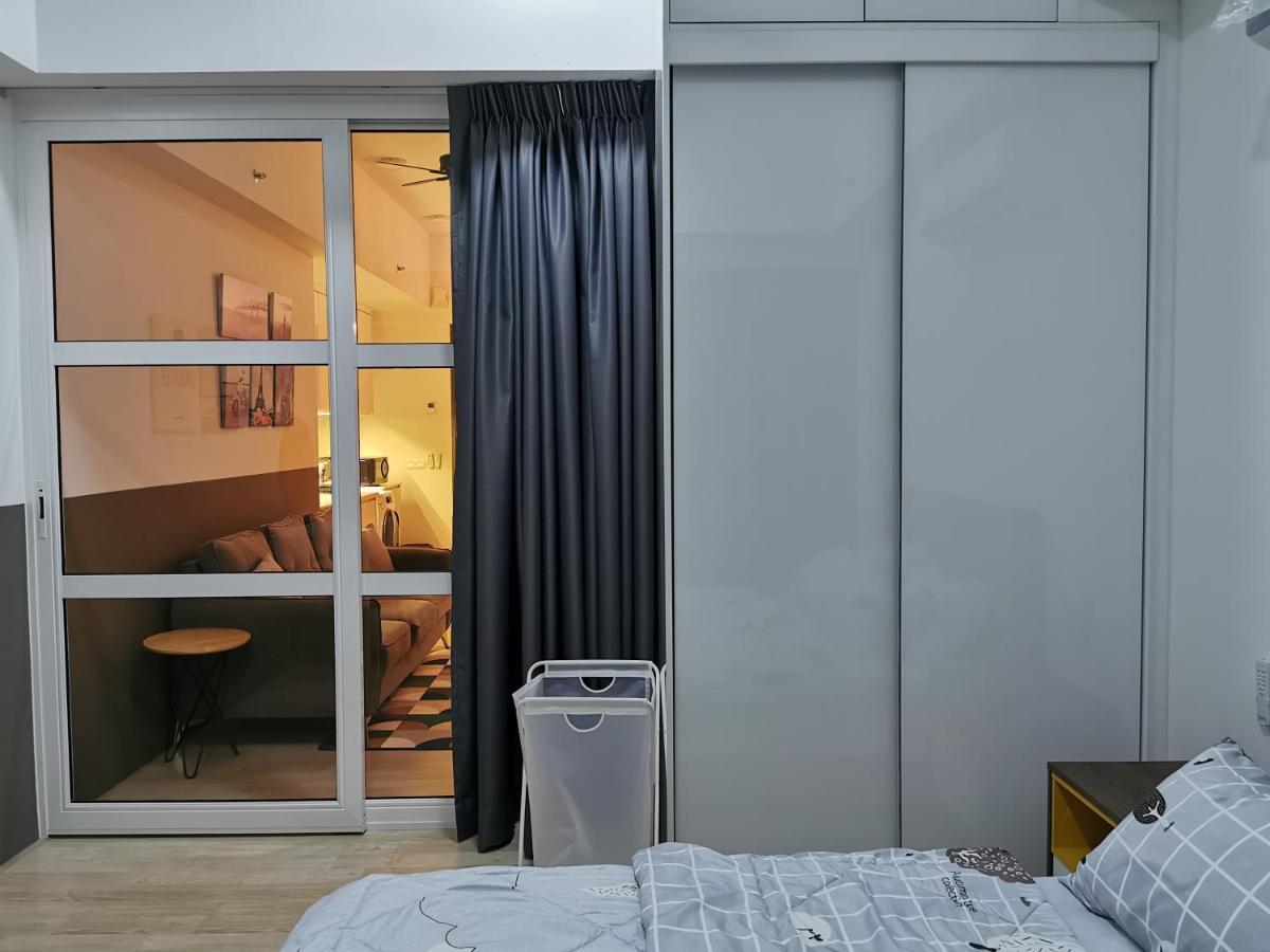 Apartment Revo At Aurora Place: Pavilion 2 Near Axiata Arena *