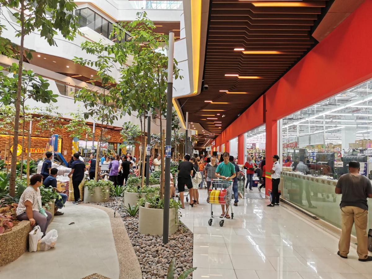 Apartment Revo At Aurora Place: Pavilion 2 Near Axiata Arena