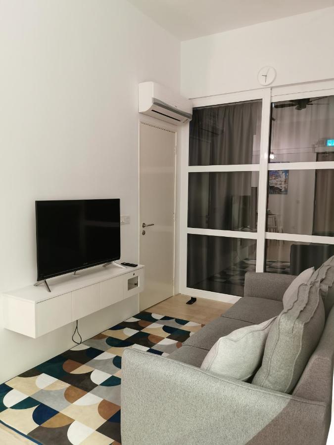 Revo At Aurora Place: Pavilion 2 Near Axiata Arena Apartment