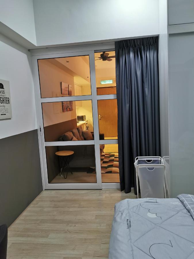 Apartment Revo At Aurora Place: Pavilion 2 Near Axiata Arena