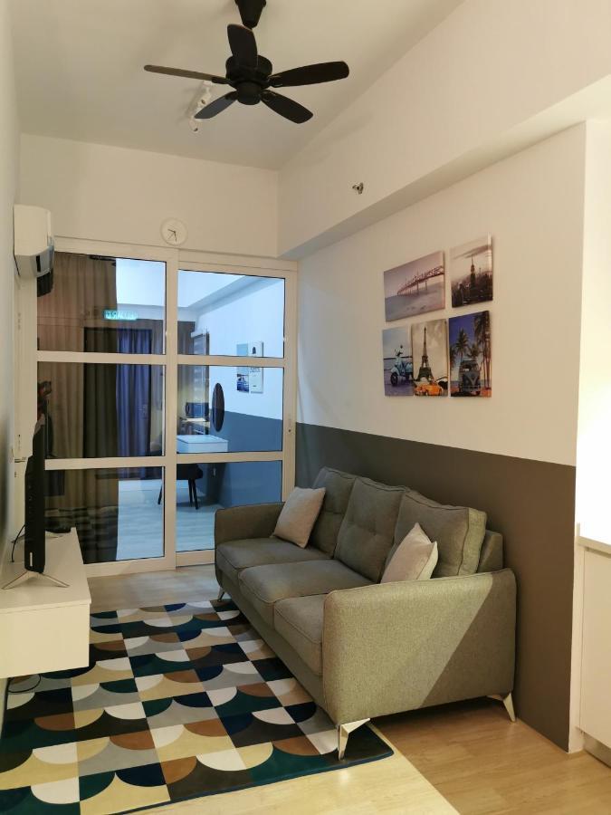 Revo At Aurora Place: Pavilion 2 Near Axiata Arena * Kuala Lumpur