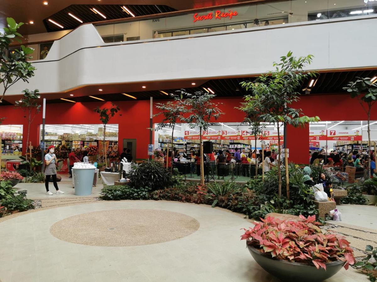 Revo At Aurora Place: Pavilion 2 Near Axiata Arena * Kuala Lumpur