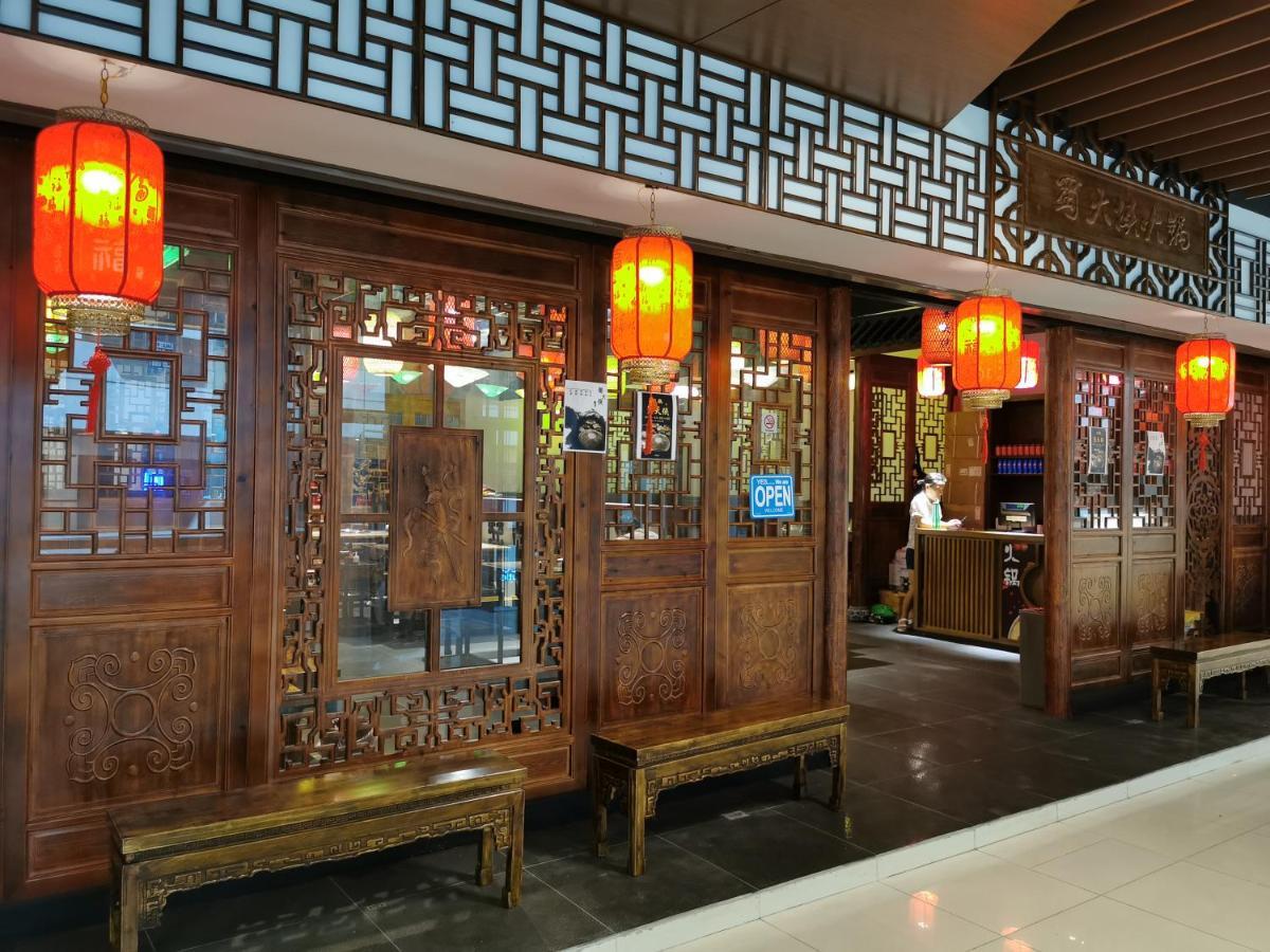 Apartment Revo At Aurora Place: Pavilion 2 Near Axiata Arena Kuala Lumpur