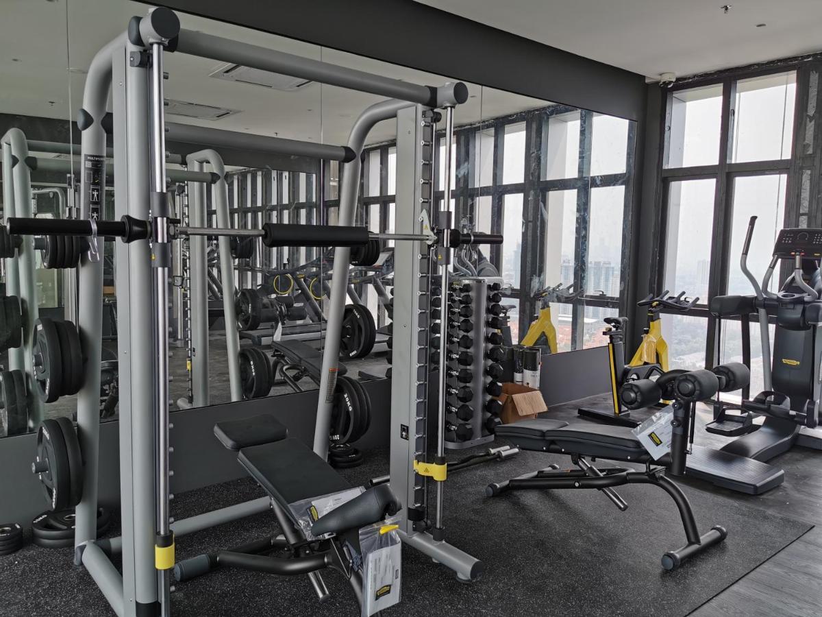 Apartment Revo At Aurora Place: Pavilion 2 Near Axiata Arena