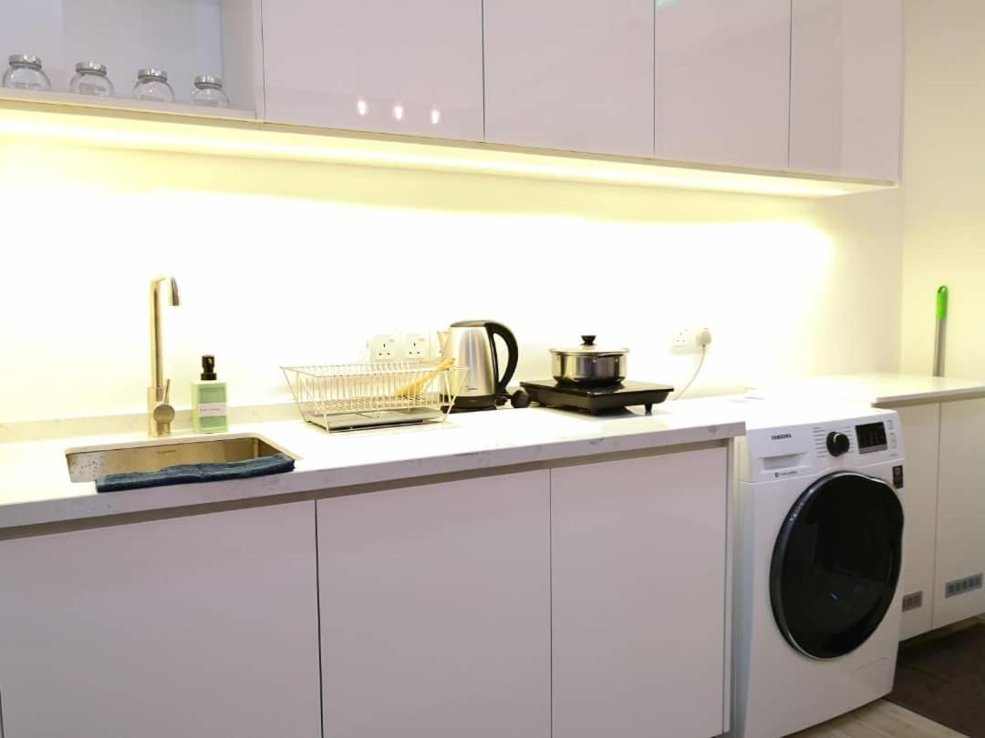 Apartment Revo At Aurora Place: Pavilion 2 Near Axiata Arena Kuala Lumpur