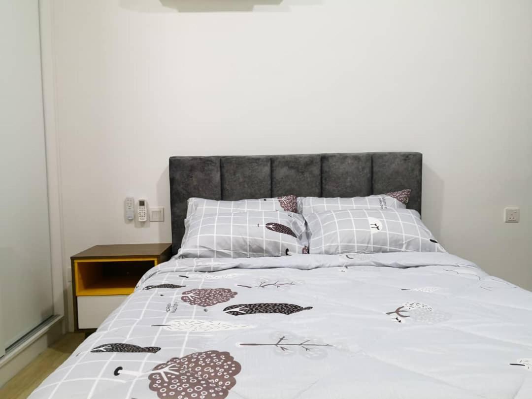 Apartment Revo At Aurora Place: Pavilion 2 Near Axiata Arena