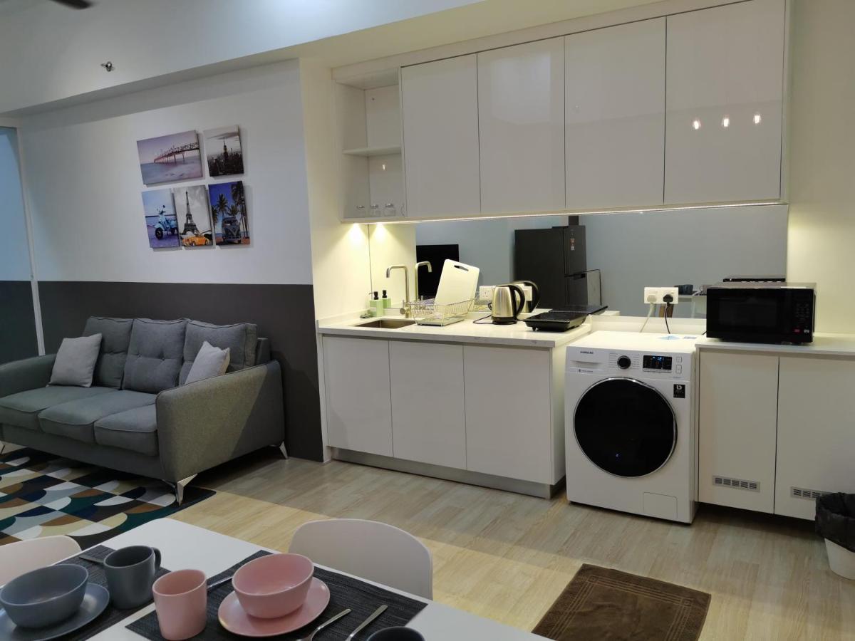 Revo At Aurora Place, Pavilion 2, 5 Minutes To Axiata Arena Bukit Jalil Free Wifi By De Harlequins Pangsapuri *