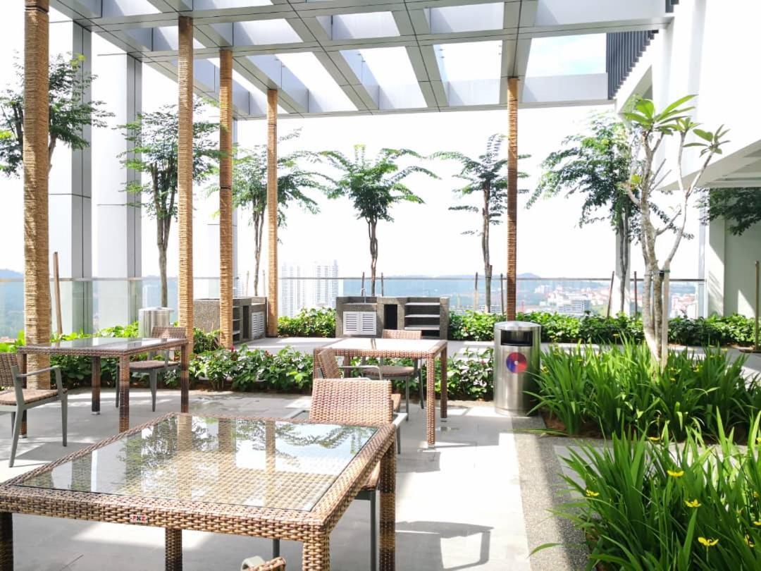 Pangsapuri Revo At Aurora Place, Pavilion 2, 5 Minutes To Axiata Arena Bukit Jalil Free Wifi By De Harlequins Kuala Lumpur